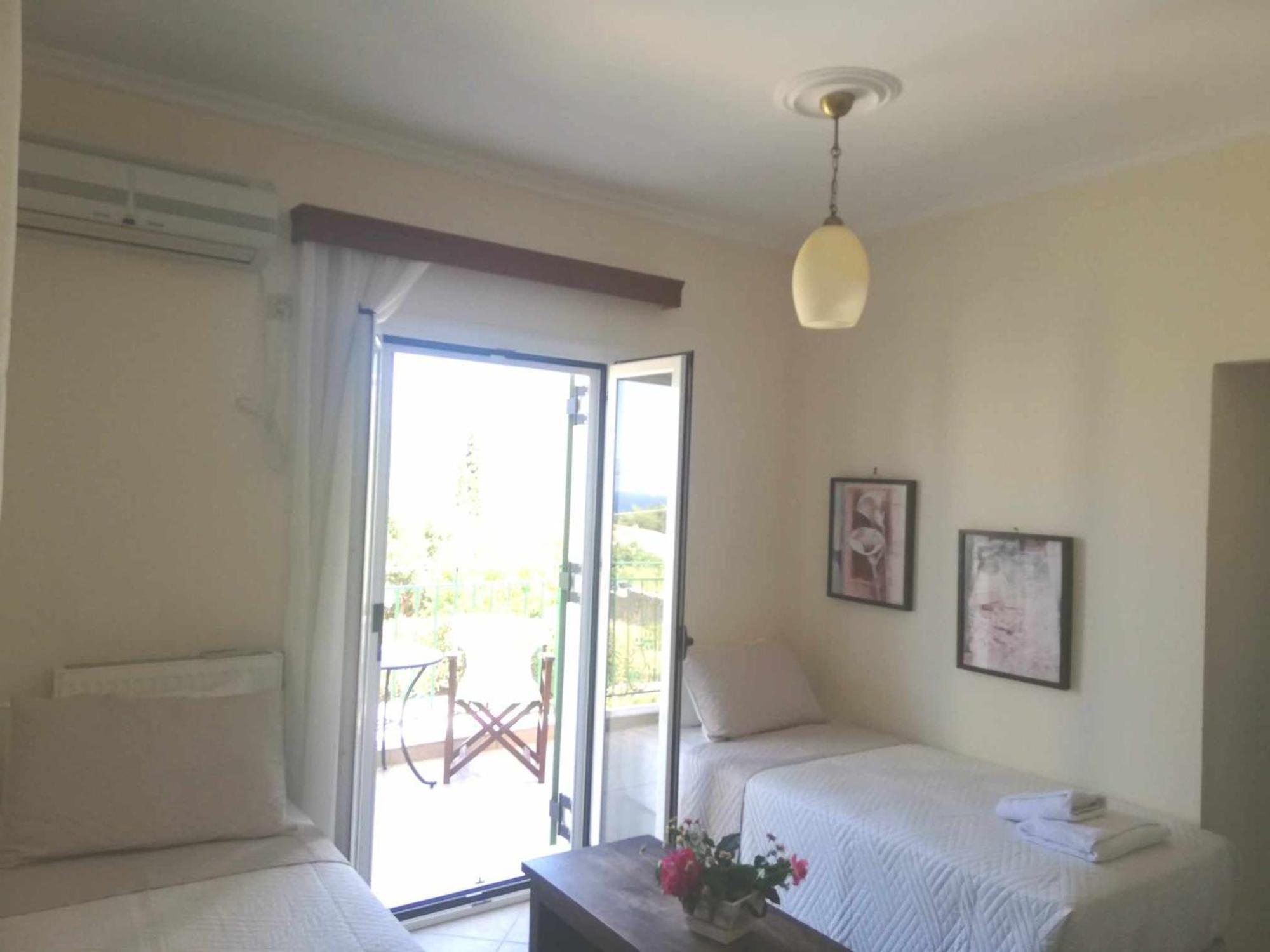 Iliachtides Villas カラヴォミロス エクステリア 写真