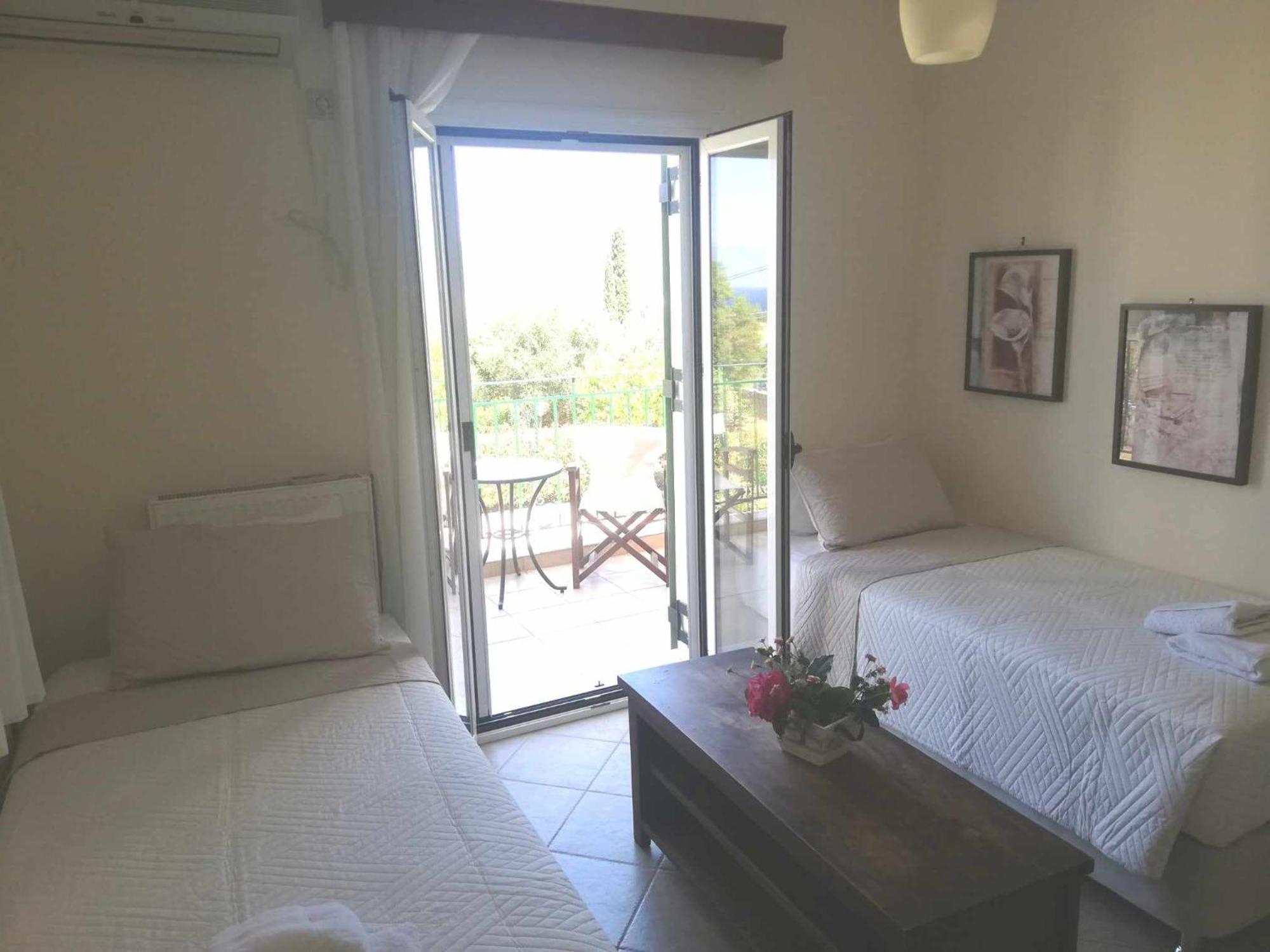 Iliachtides Villas カラヴォミロス エクステリア 写真