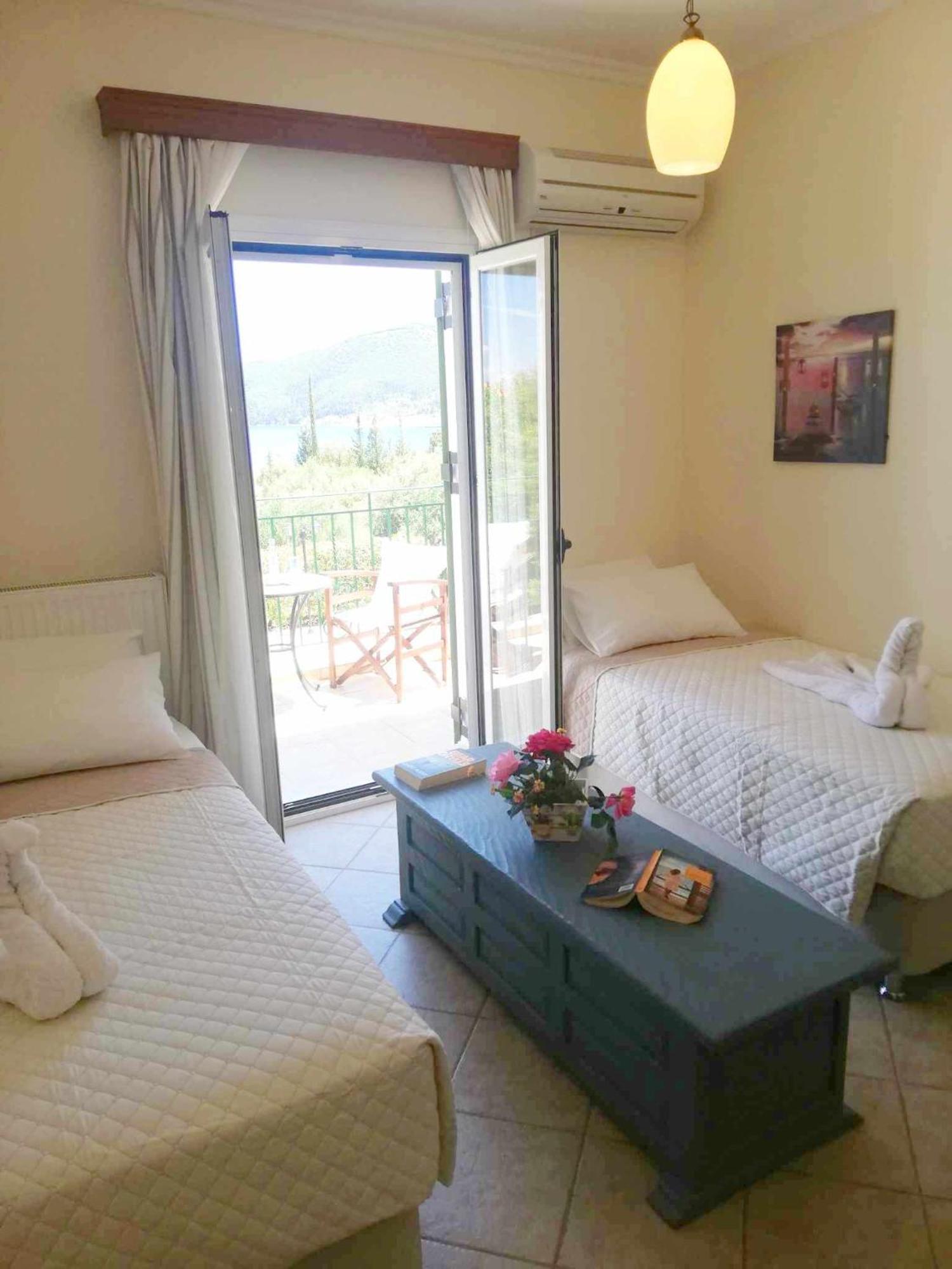 Iliachtides Villas カラヴォミロス エクステリア 写真